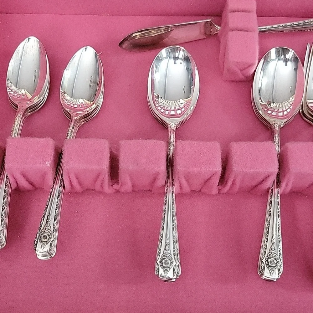 64 piece set (8 services) Rogers Silverplate International Silver comp. - Picture 16 of 17